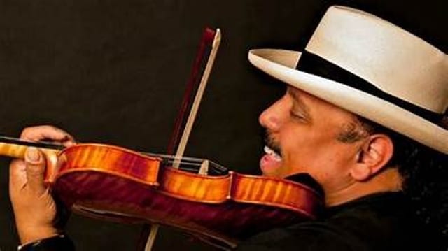 Carlos Reyes Live at Roxx on Main